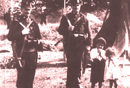 Četníci v cikánském táboře. 